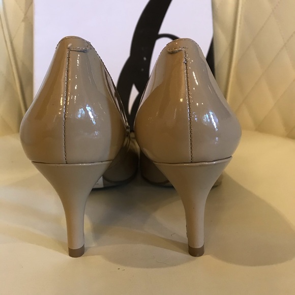 NEW Nine West Taupe Patent Shoes - Picture 3 of 8